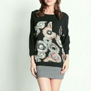 Designed Blouse Top W/pocket   